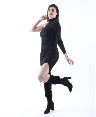 ROBE ASYMÉTRIQUE FENDUE